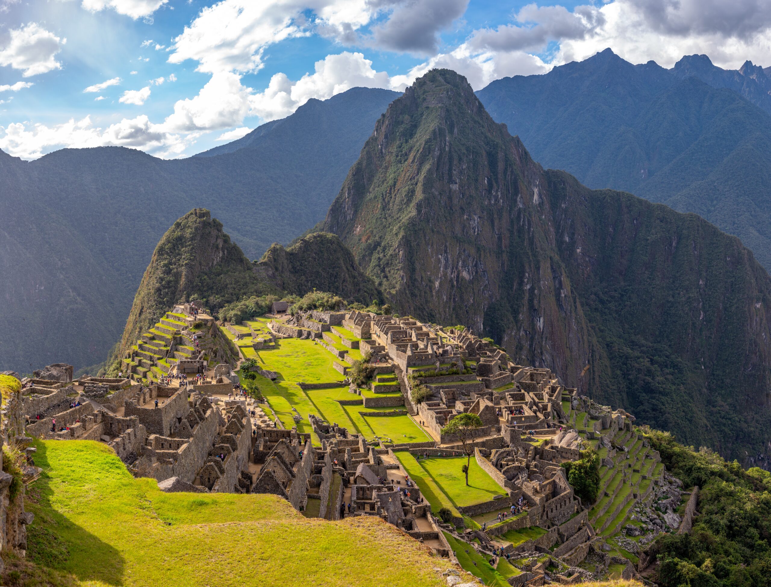 Machu Picchu: Descubre los Misterios Ocultos de la Ciudad Perdida de los Incas en tus Próximas Vacaciones de Turismo en Perú