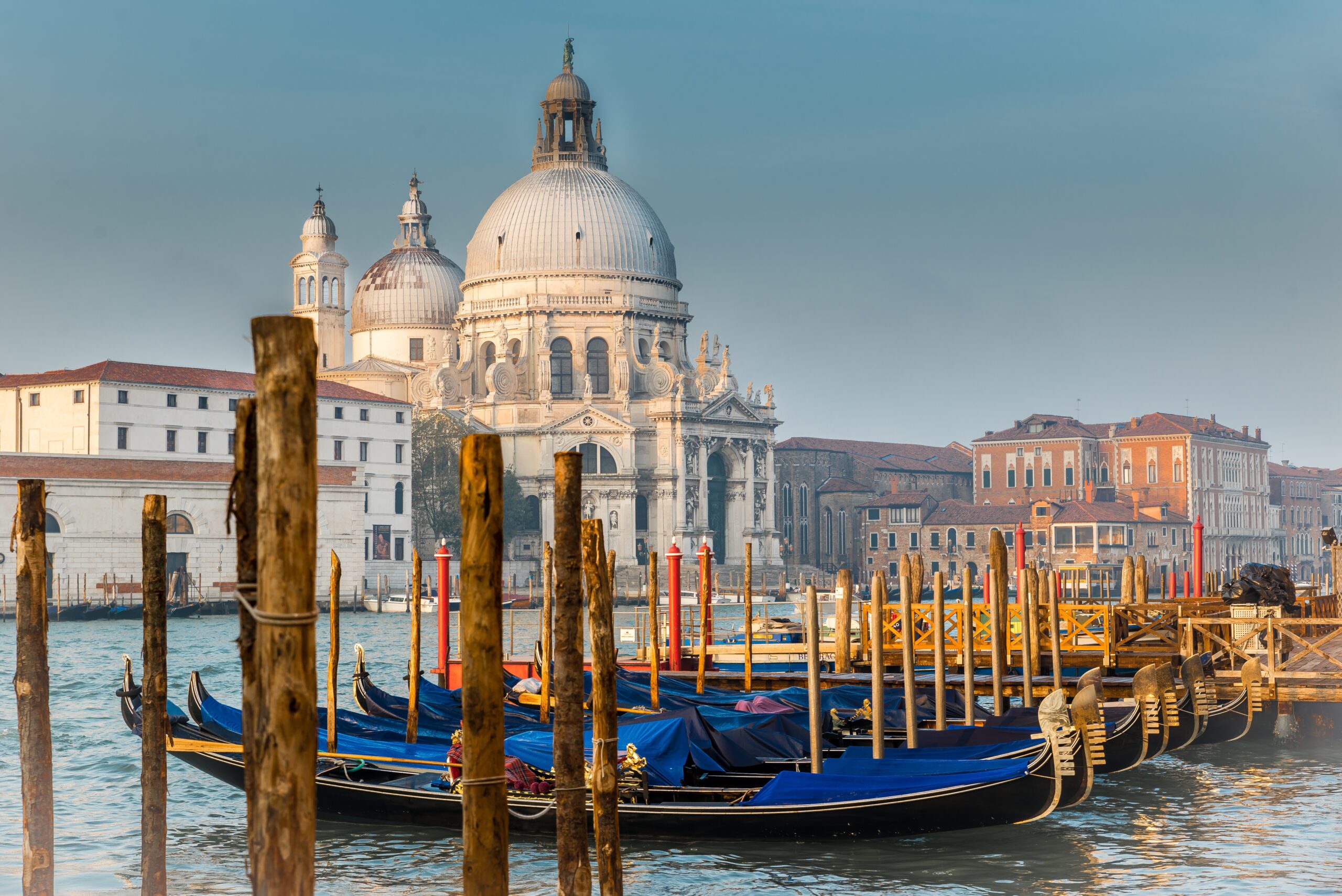 Descubre los mejores lugares turísticos de Italia: una guía completa para viajeros