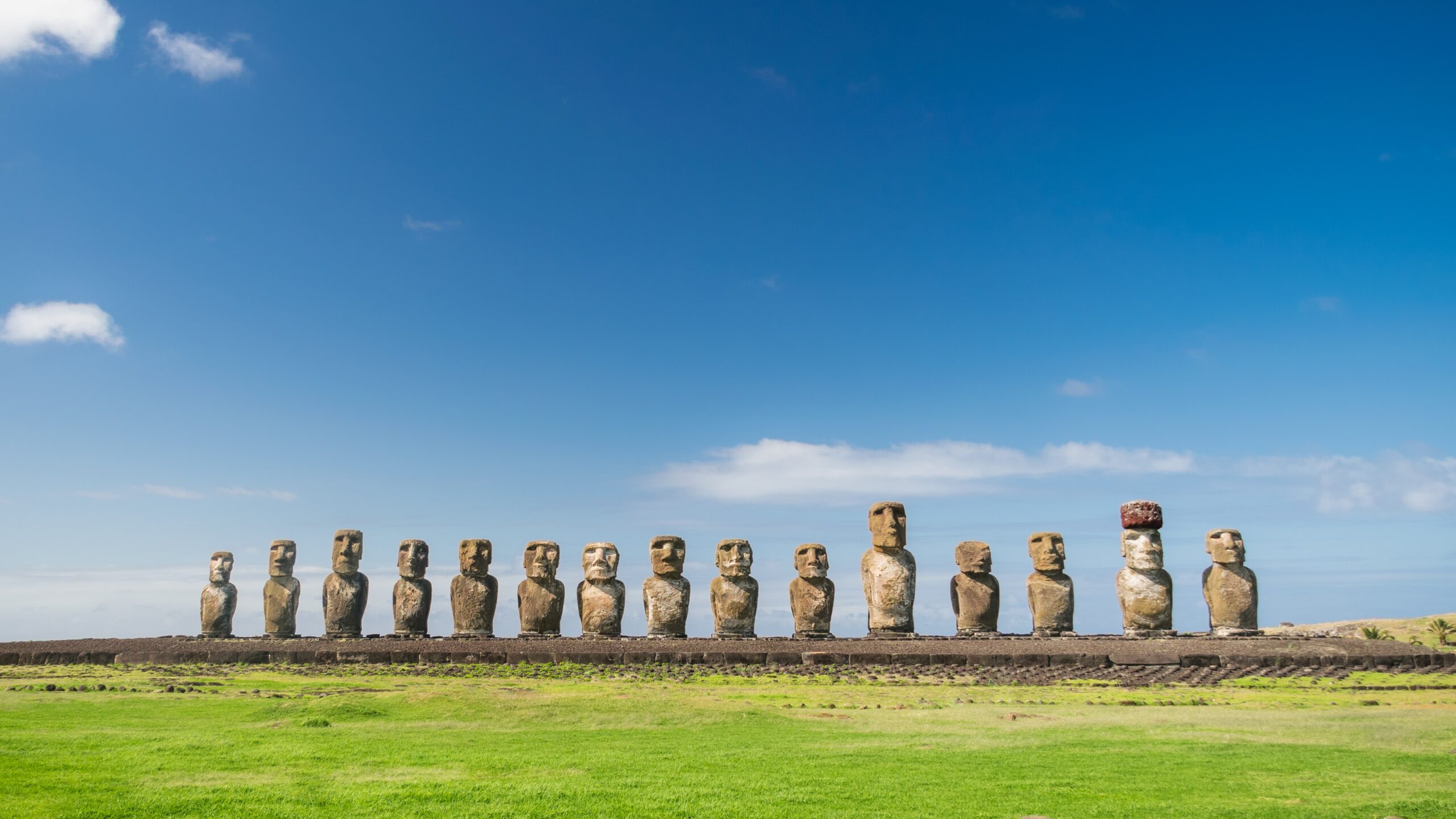 Descubre la misteriosa belleza de la Isla de Pascua: guía turística