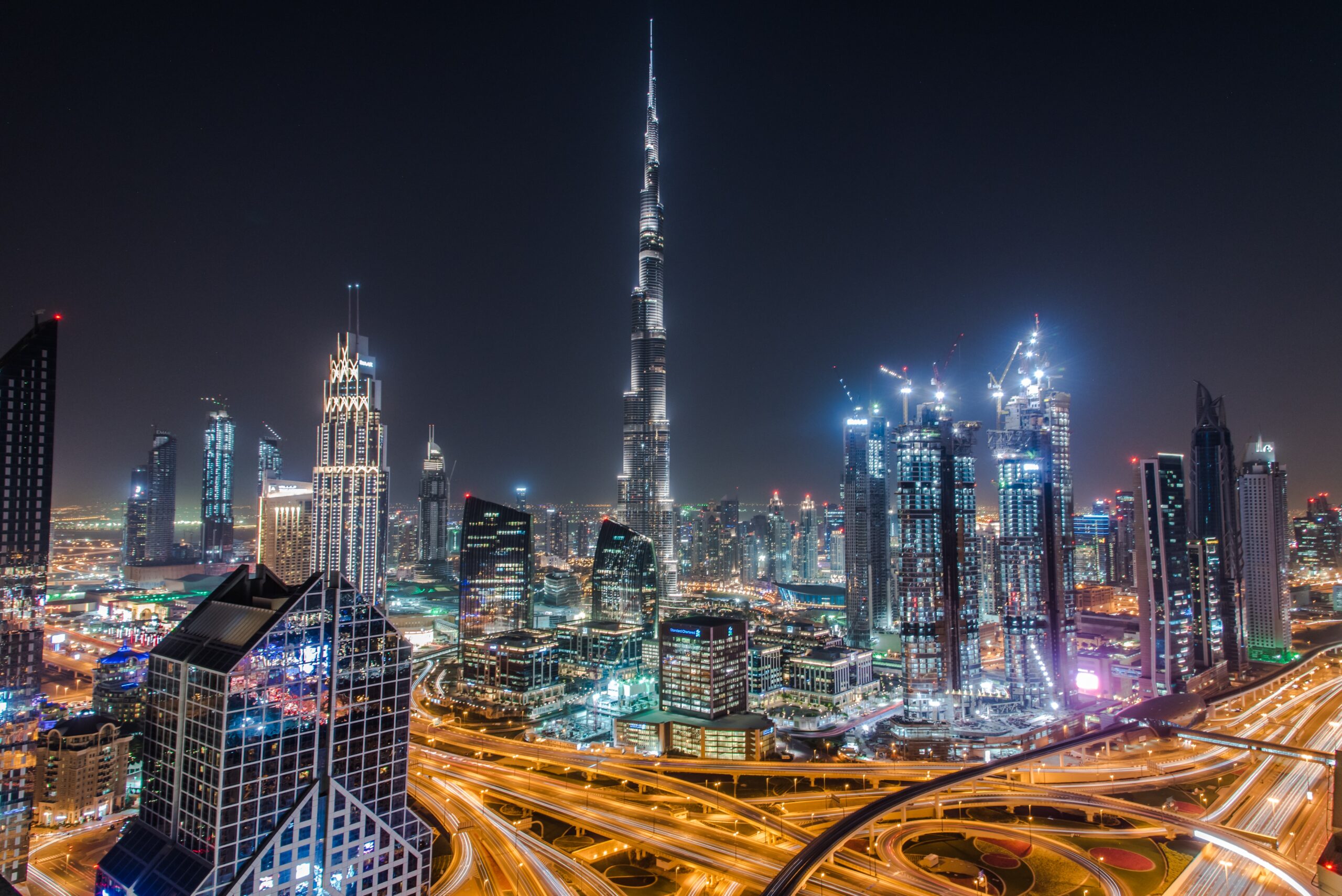 Dubai: La joya del desierto. Descubre los mejores lugares turísticos, desde el Burj Khalifa hasta el zoco de las especias, en la ciudad más lujosa y exótica del mundo